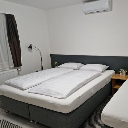 Aqfel Airport Apartment Vecses Bagian luar foto