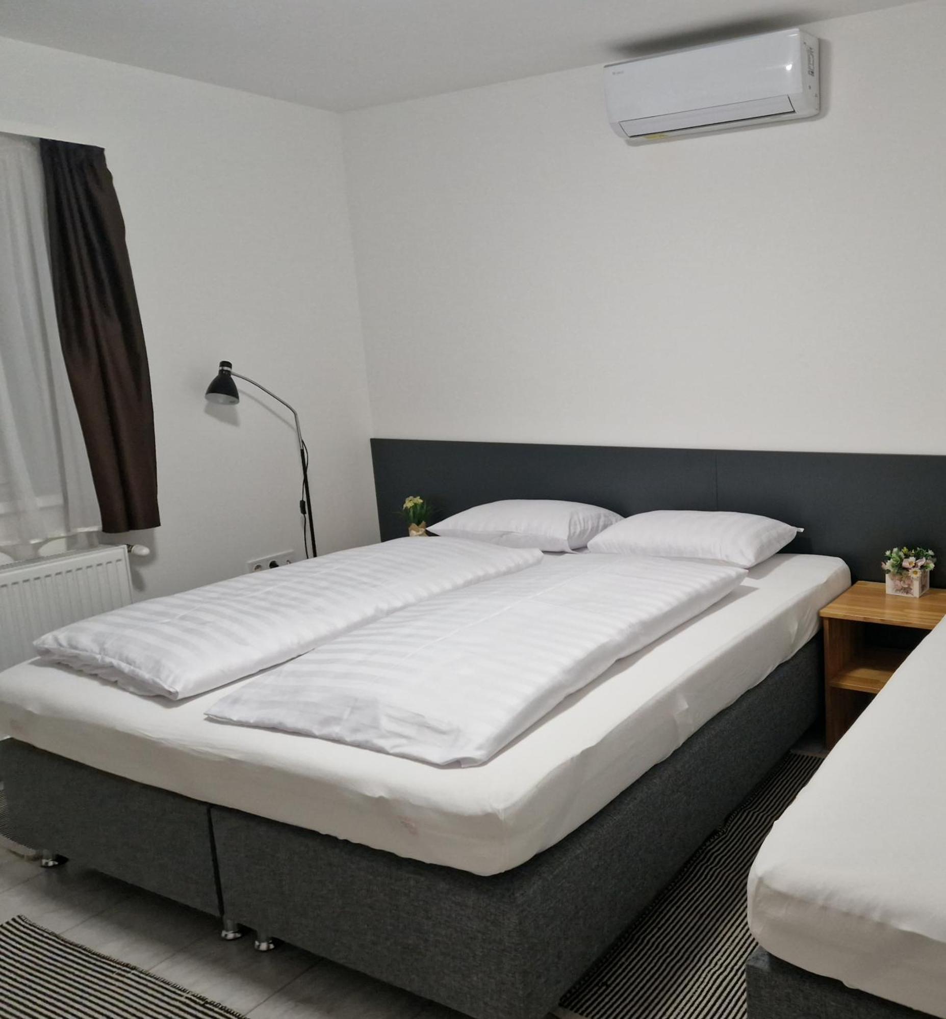 Aqfel Airport Apartment Vecses Bagian luar foto